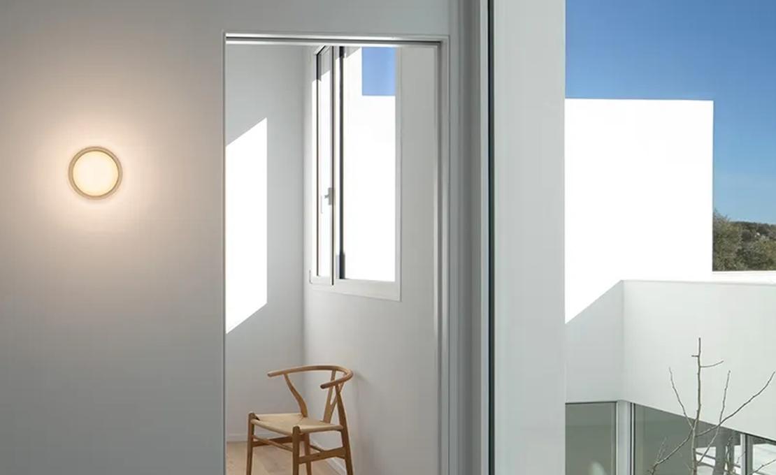 Бра Dots glass от Vibia - дизайнер Мартин Азуа