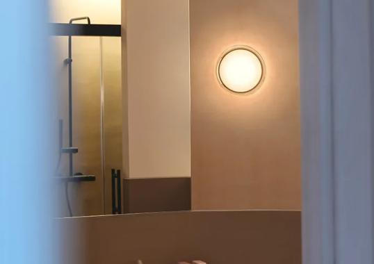 Бра Dots glass от Vibia - дизайнер Мартин Азуа