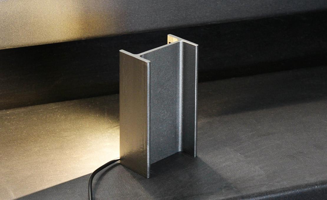 Настольная лампа модель Mini Mais Plus Que Cela Je Ne Peux Pas Table Lamp от фабрики Nemo