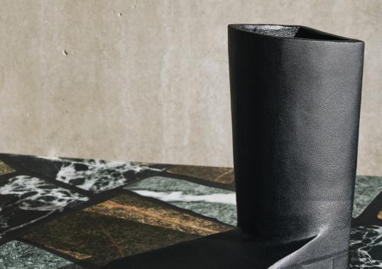 Письменный стол модель Cast Collection Decorative Object от фабрики Tom Dixon