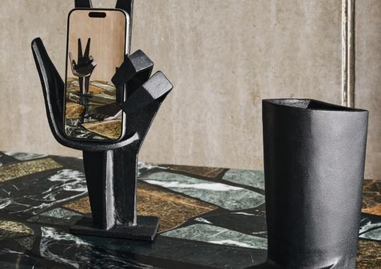 Письменный стол модель Cast Collection Decorative Object от фабрики Tom Dixon