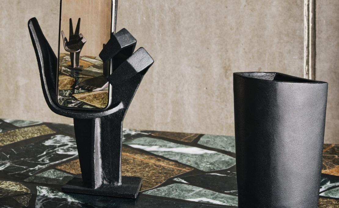 Письменный стол модель Cast Collection Decorative Object от фабрики Tom Dixon