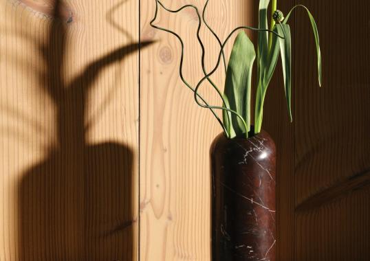 Ваза модель Boulder Vase от фабрики Tom Dixon