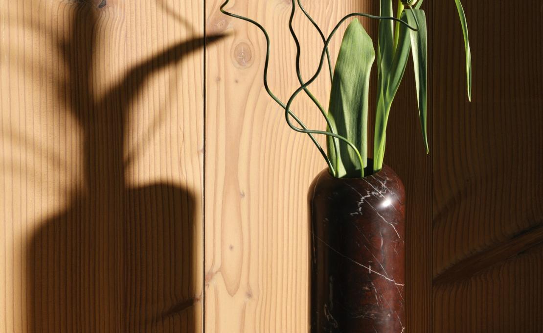 Ваза модель Boulder Vase от фабрики Tom Dixon