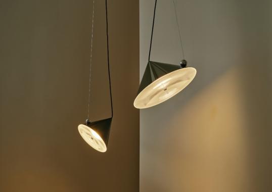 Подвесной светильник модель Pose Suspension Lamp - L. 43 cm от фабрики Tom Dixon