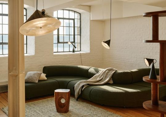 Подвесной светильник модель Pose Suspension Lamp - L. 43 cm от фабрики Tom Dixon