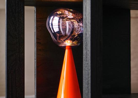 Настольная лампа модель Melt Portable Light – In&Outdoor Table Lamp от фабрики Tom Dixon