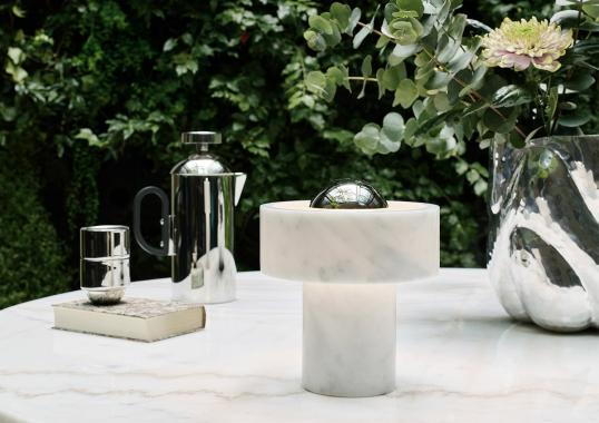 Настольная лампа модель Stone Portable Table Lamp от фабрики Tom Dixon
