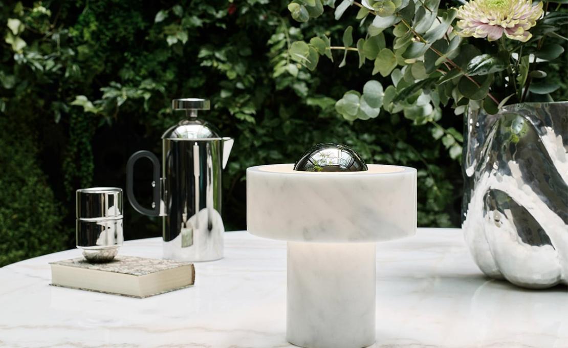 Настольная лампа модель Stone Portable Table Lamp от фабрики Tom Dixon