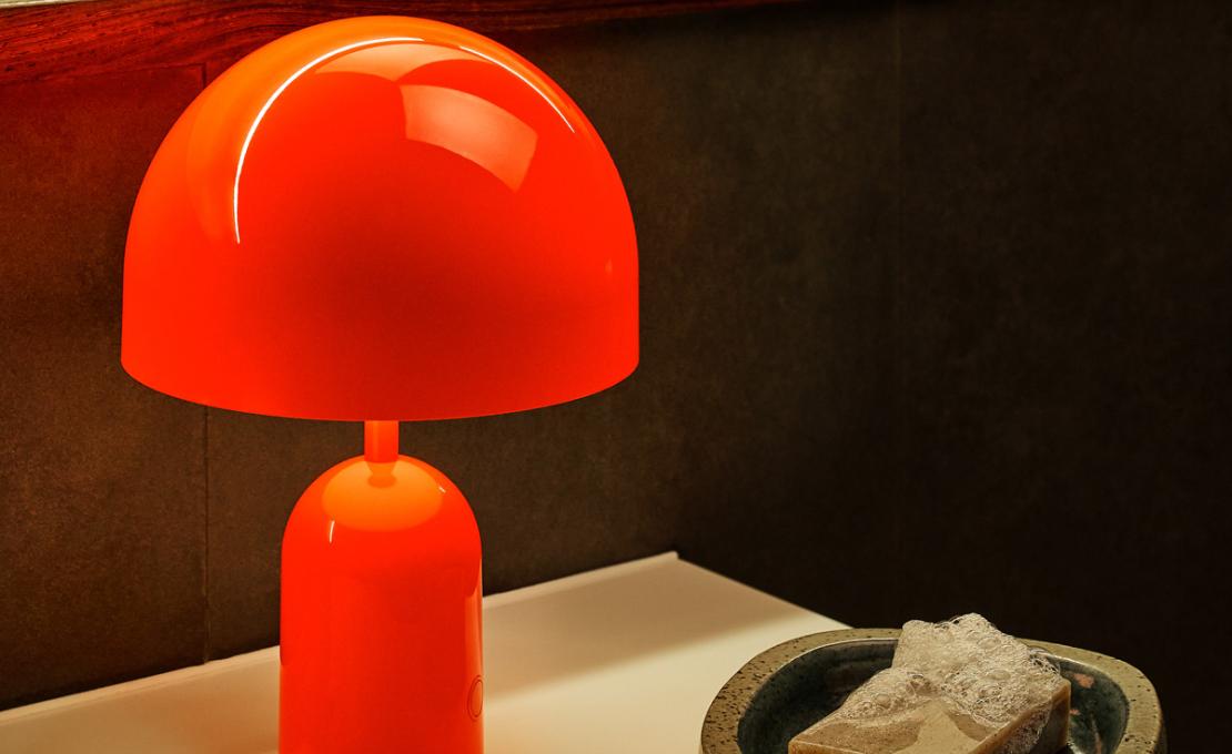 Настольная лампа модель Bell Table Lamp - Portable от фабрики Tom Dixon
