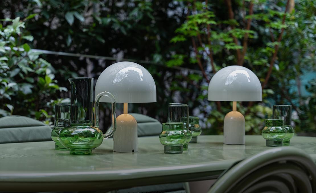 Настольная лампа модель Bell Table Lamp - Portable от фабрики Tom Dixon