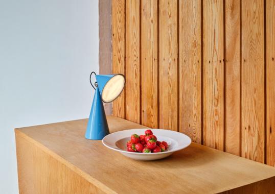 Настольная лампа модель Pose Portable LED - Table Lamp от фабрики Tom Dixon