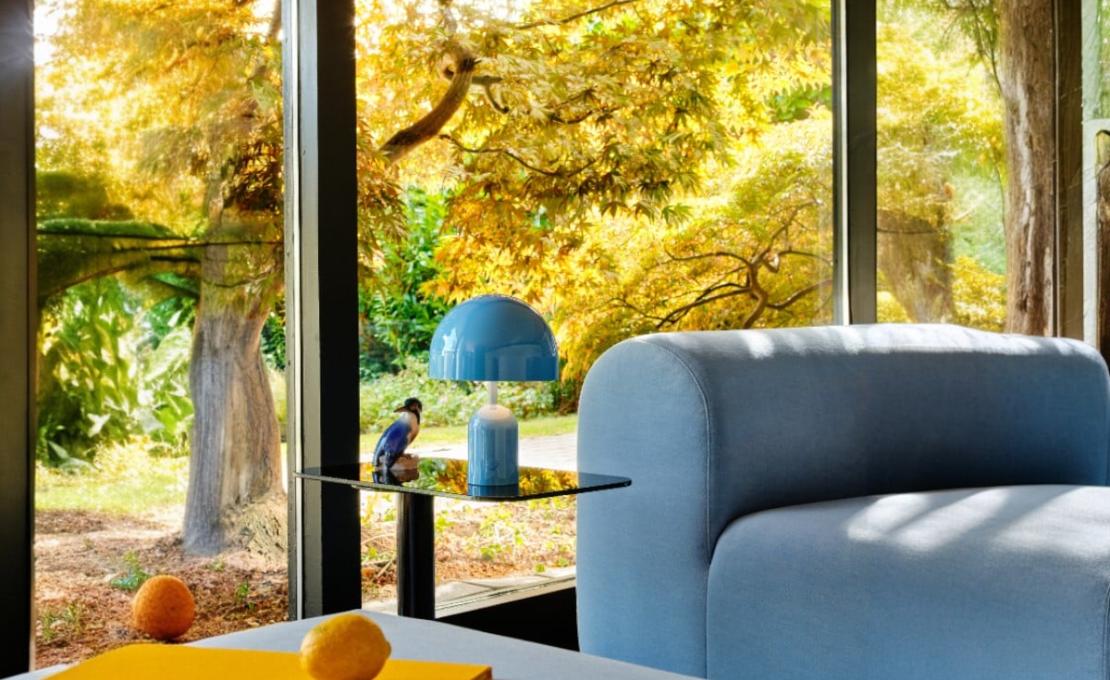 Настольная лампа модель Bell Table Lamp - Portable от фабрики Tom Dixon