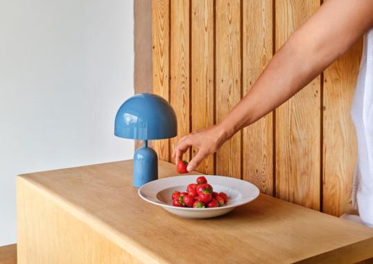 Настольная лампа модель Bell Table Lamp - Portable от фабрики Tom Dixon