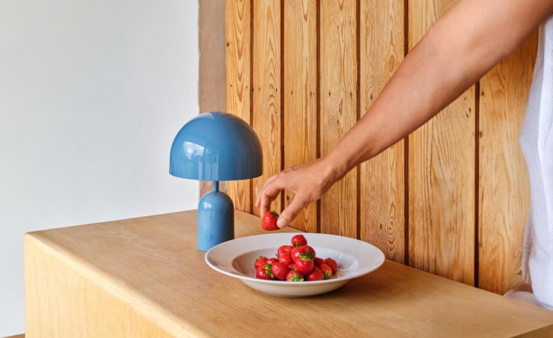 Настольная лампа модель Bell Table Lamp - Portable от фабрики Tom Dixon