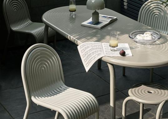 Кресло модель Groove Obround Table от фабрики Tom Dixon
