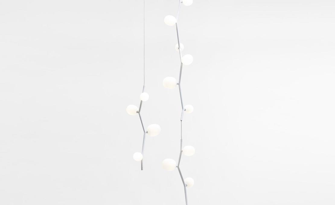 Подвесной светильник модель Ivy PC 1060 Vertical Lampada a Sospensione от фабрики Brokis