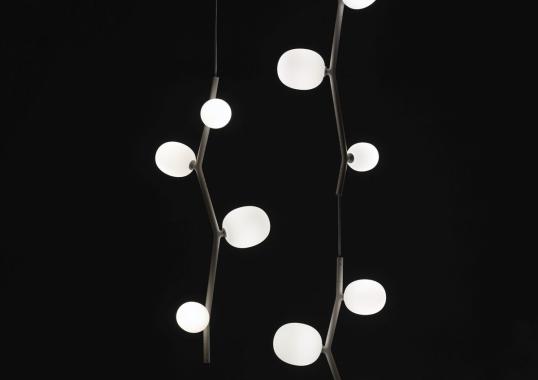 Подвесной светильник модель Ivy PC 1060 Vertical Lampada a Sospensione от фабрики Brokis