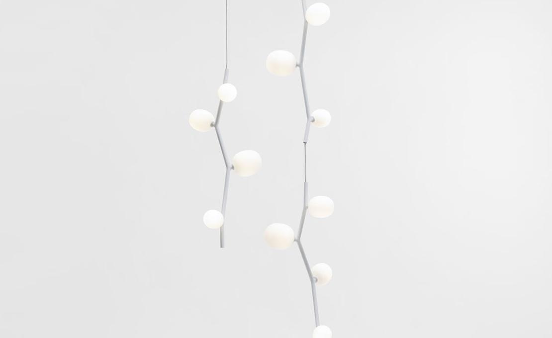 Подвесной светильник модель Ivy Vertical 8 Suspension Lamp от фабрики Brokis