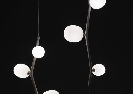 Подвесной светильник модель Ivy Vertical 8 Suspension Lamp от фабрики Brokis