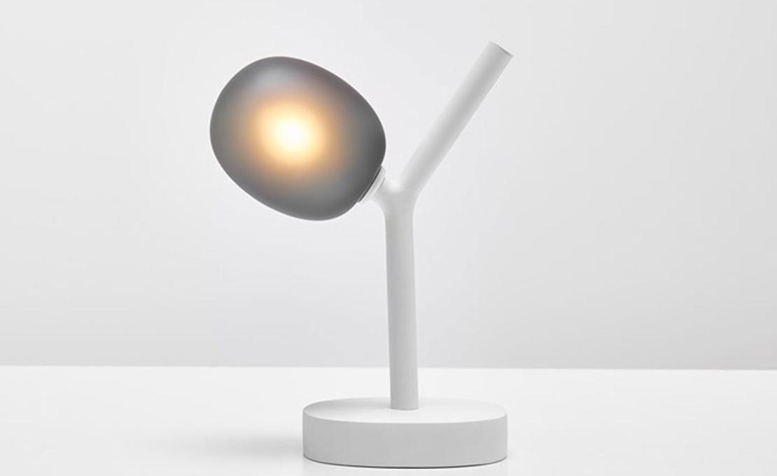 Настольная лампа модель Ivy Battery Table Lamp Portable от фабрики Brokis
