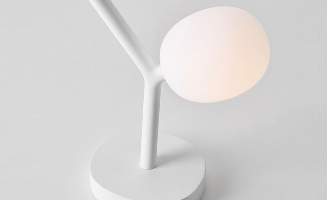 Настольная лампа модель Ivy Battery Table Lamp Portable от фабрики Brokis