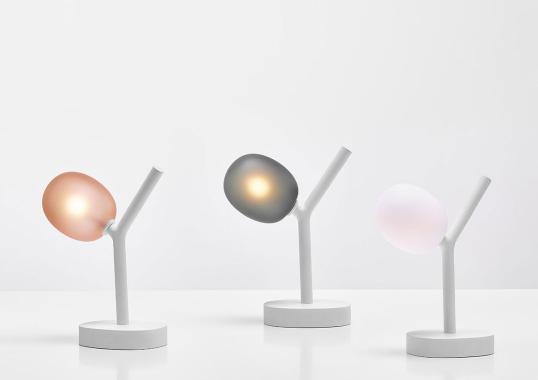Настольная лампа модель Ivy Battery Table Lamp Portable от фабрики Brokis