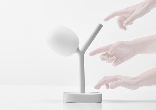 Настольная лампа модель Ivy Battery Table Lamp Portable от фабрики Brokis