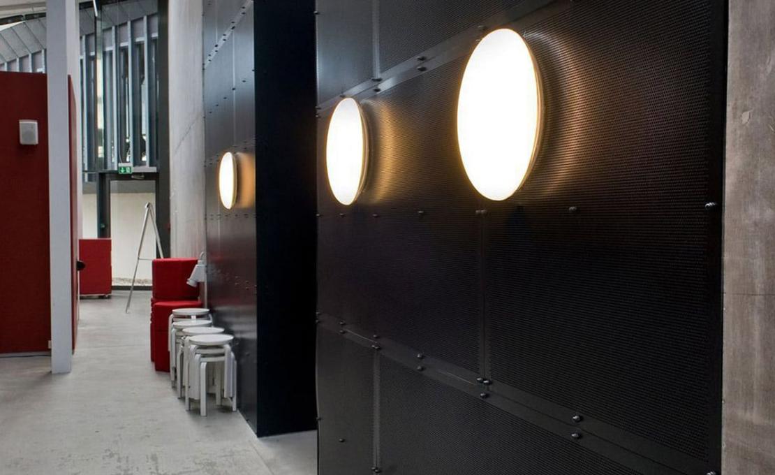 Потолочный светильник модель Silverback Lampada da Soffitto от фабрики Louis Poulsen
