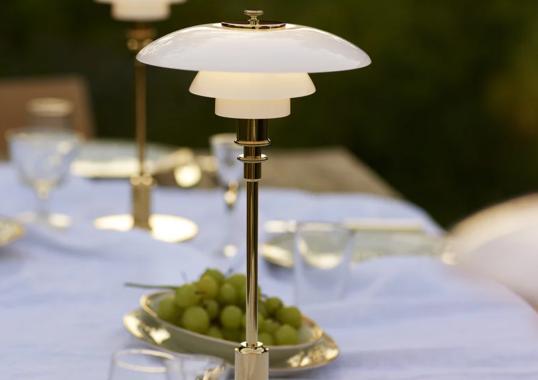Настольная лампа модель PH 2/1 Portable Table Lamp от фабрики Louis Poulsen