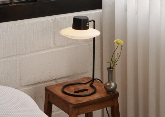 Настольная лампа модель AJ Oxford Table Lamp - Large от фабрики Louis Poulsen