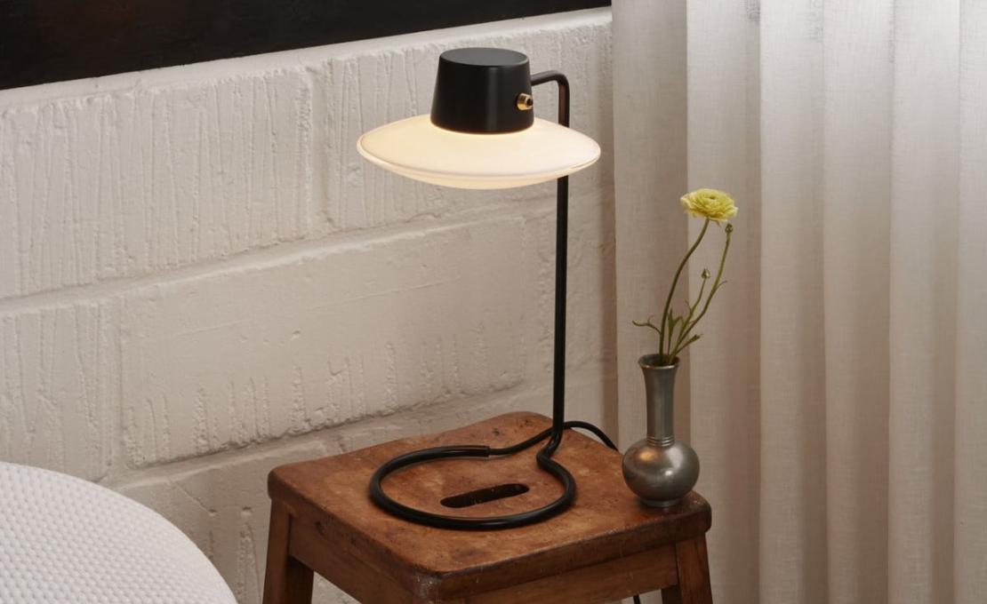 Настольная лампа модель AJ Oxford Table Lamp - Large от фабрики Louis Poulsen