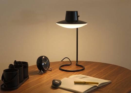 Настольная лампа модель AJ Oxford Table Lamp - Large от фабрики Louis Poulsen