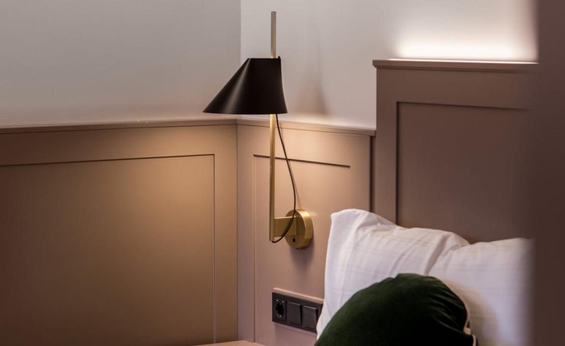 Бра модель Yuh Wall Lamp - US 110V от фабрики Louis Poulsen