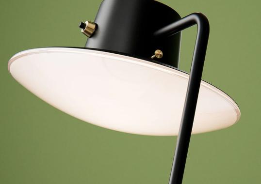 Настольная лампа модель AJ Oxford Table Lamp - Large от фабрики Louis Poulsen