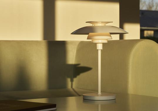 Настольная лампа модель PH 80 Portable Lamp от фабрики Louis Poulsen