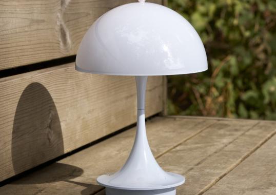 Настольная лампа модель Panthella V2 Portable Table Lamp от фабрики Louis Poulsen