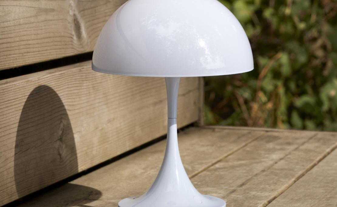 Настольная лампа модель Panthella V2 Portable Table Lamp от фабрики Louis Poulsen