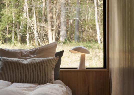 Настольная лампа модель Rumee Portable Table Lamp от фабрики Louis Poulsen
