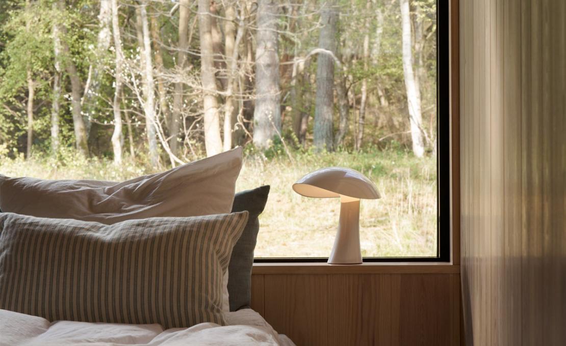 Настольная лампа модель Rumee Portable Table Lamp от фабрики Louis Poulsen
