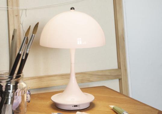 Настольная лампа модель Panthella V2 Portable Table Lamp от фабрики Louis Poulsen