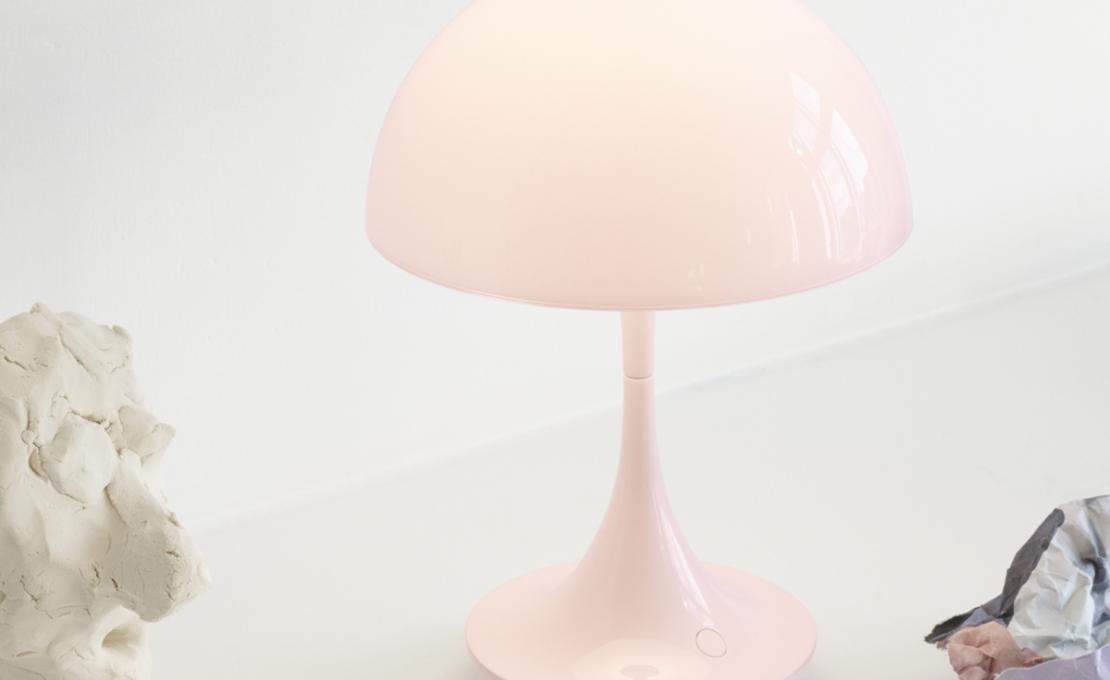 Настольная лампа модель Panthella V2 Portable Table Lamp от фабрики Louis Poulsen