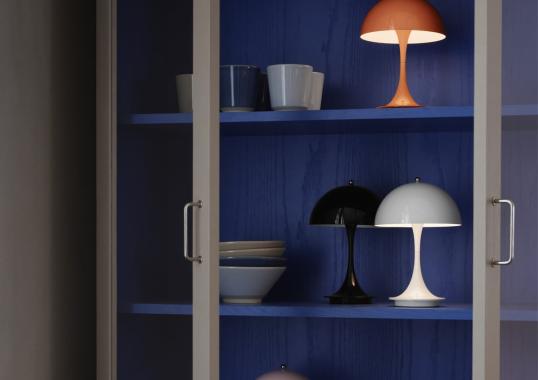 Настольная лампа модель Panthella V2 Portable Table Lamp от фабрики Louis Poulsen