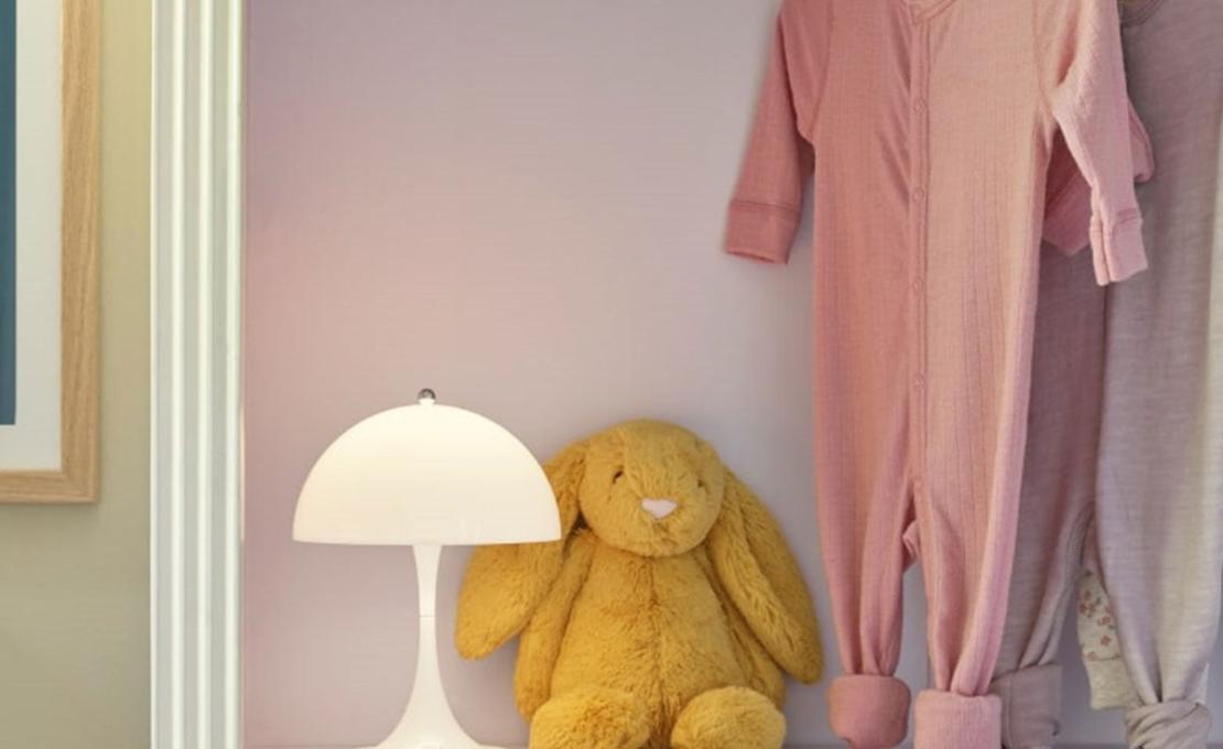 Настольная лампа модель Panthella V2 Portable Table Lamp от фабрики Louis Poulsen