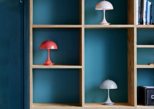 Настольная лампа модель Panthella V2 Portable Table Lamp от фабрики Louis Poulsen
