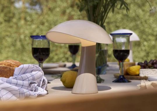 Настольная лампа модель Rumee Portable Table Lamp от фабрики Louis Poulsen