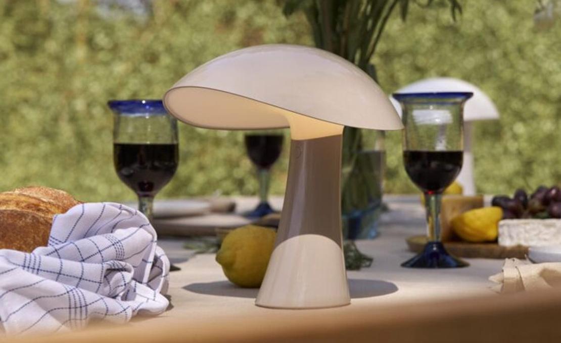 Настольная лампа модель Rumee Portable Table Lamp от фабрики Louis Poulsen