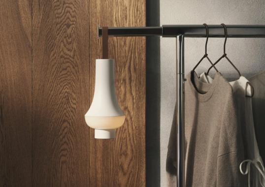 Настольная лампа модель Tomoshi Portable Lamp от фабрики Louis Poulsen