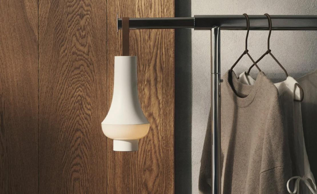 Настольная лампа модель Tomoshi Portable Lamp от фабрики Louis Poulsen