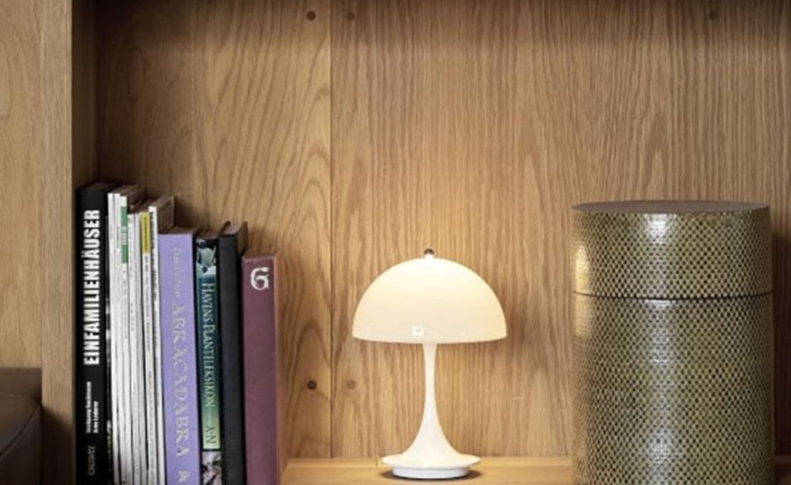 Настольная лампа модель Panthella V2 Portable Table Lamp от фабрики Louis Poulsen